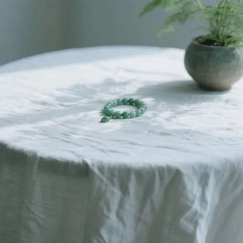 Comparing genuine nephrite luster with imitations